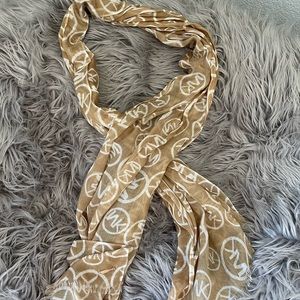 Michael Kors beige scarf